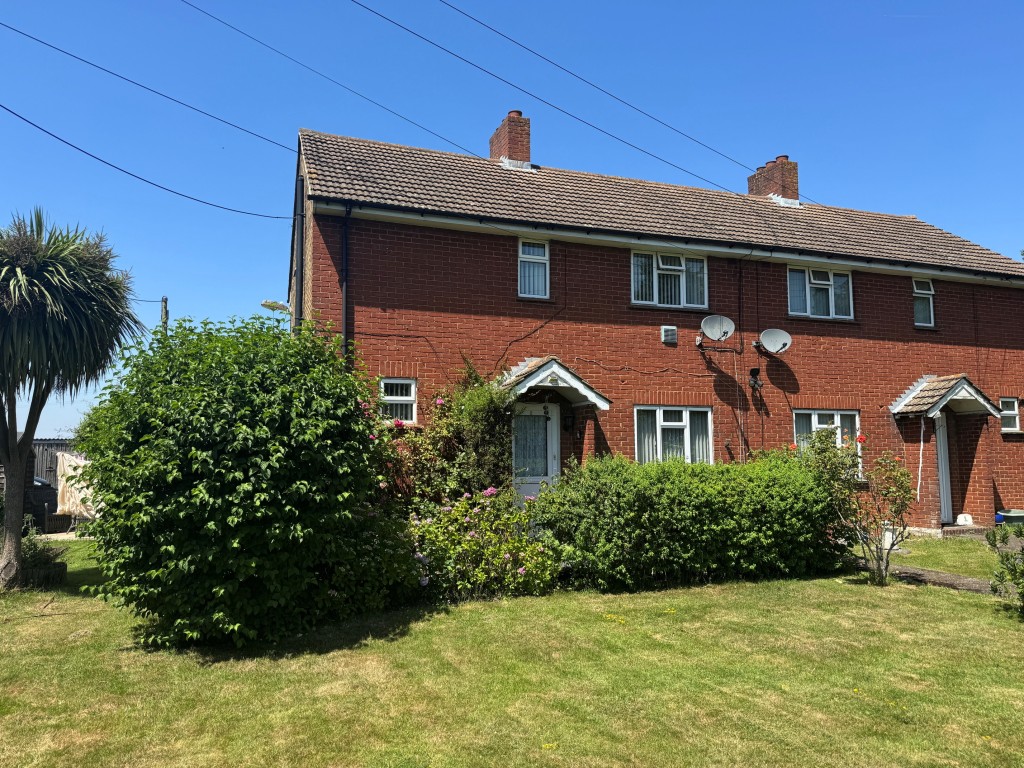 Lot: 137 - THREE-BEDROOM SEMI-DETACHED HOUSE - RESIDENTIAL INVESTMENT - Front of property